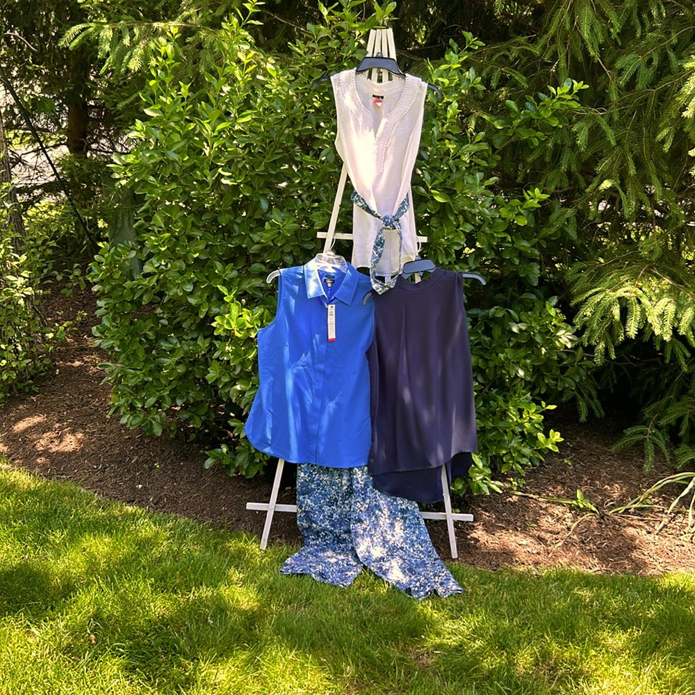 Bundling for beautiful items, three tops and a pair crop pants